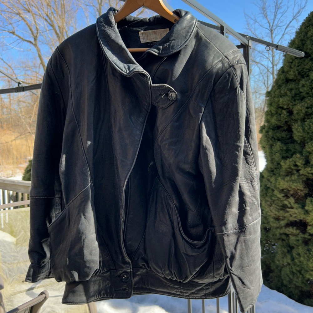Vintage Black Leather Jacket Small beautiful details, naturally distressed. 🇨🇦